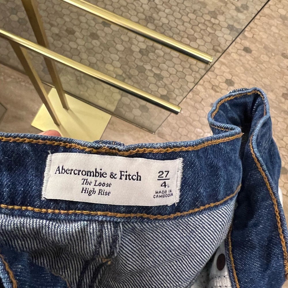 Abercrombie “The Loose High Rise” Jean Size 27